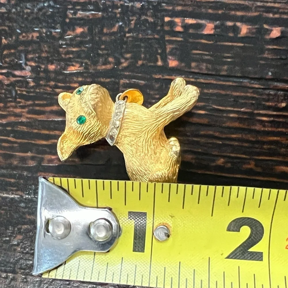 Vintage gold tone pouty dog brooch green eyes rhinestone collar